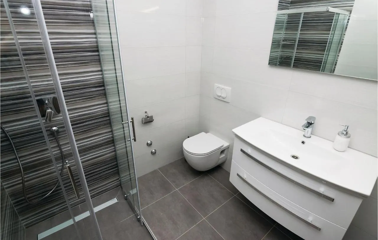 Stunning Home In Sukosan With Jacuzzi