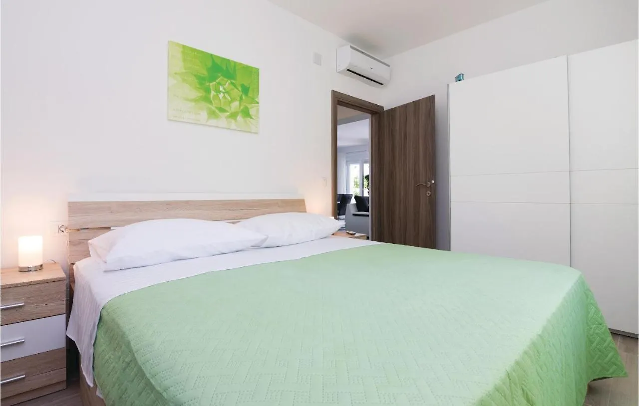 Stunning Home In Sukosan With Jacuzzi