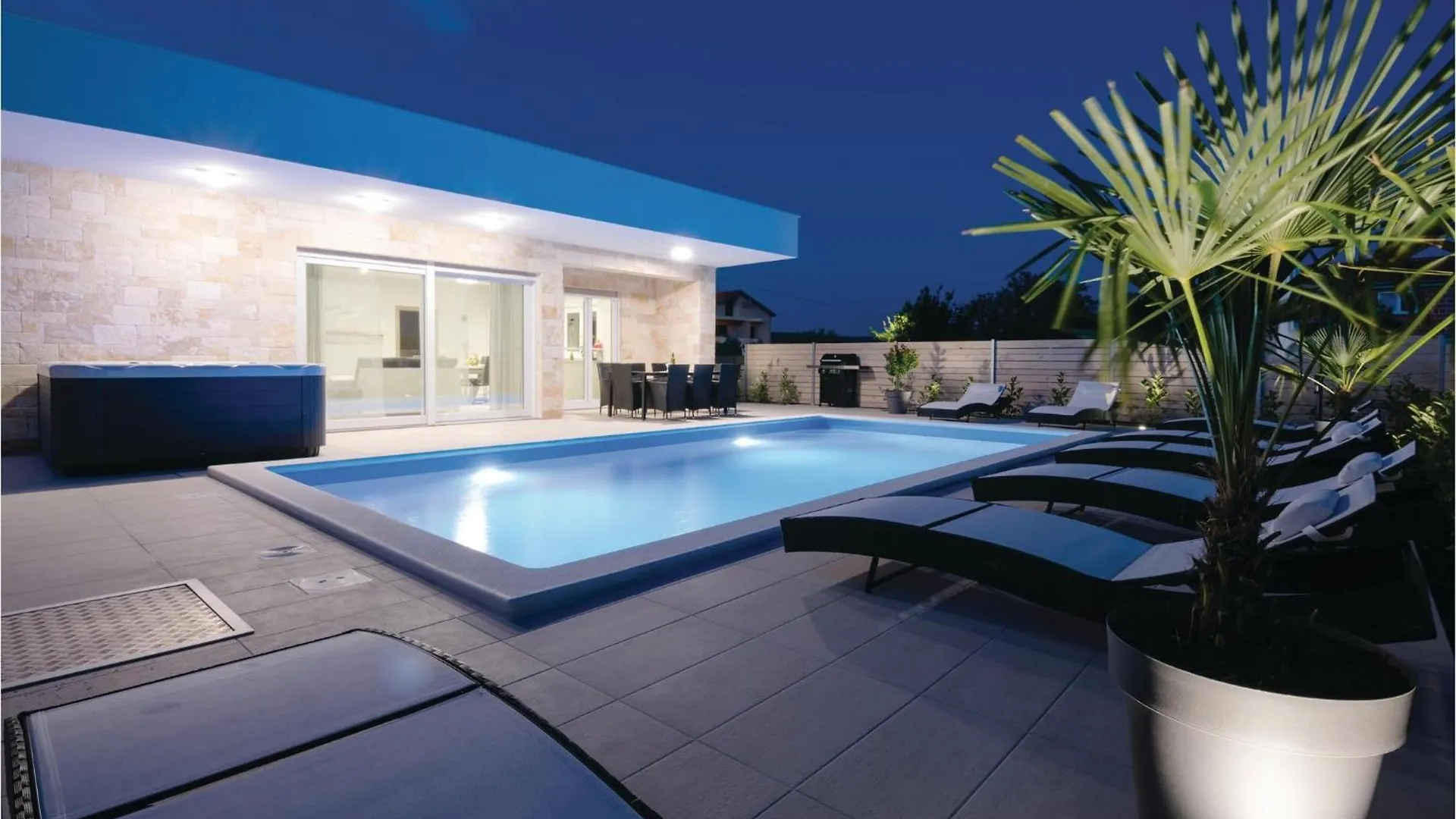 Stunning Home In Sukosan With Jacuzzi 0*,