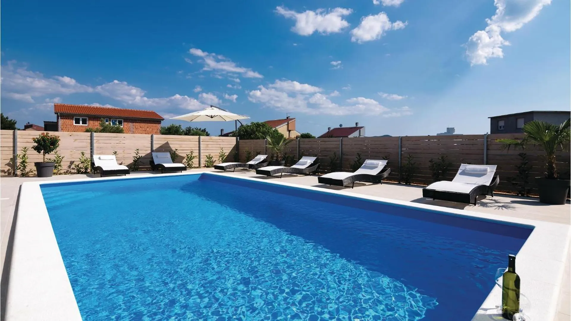 Stunning Home In Sukosan With Jacuzzi
