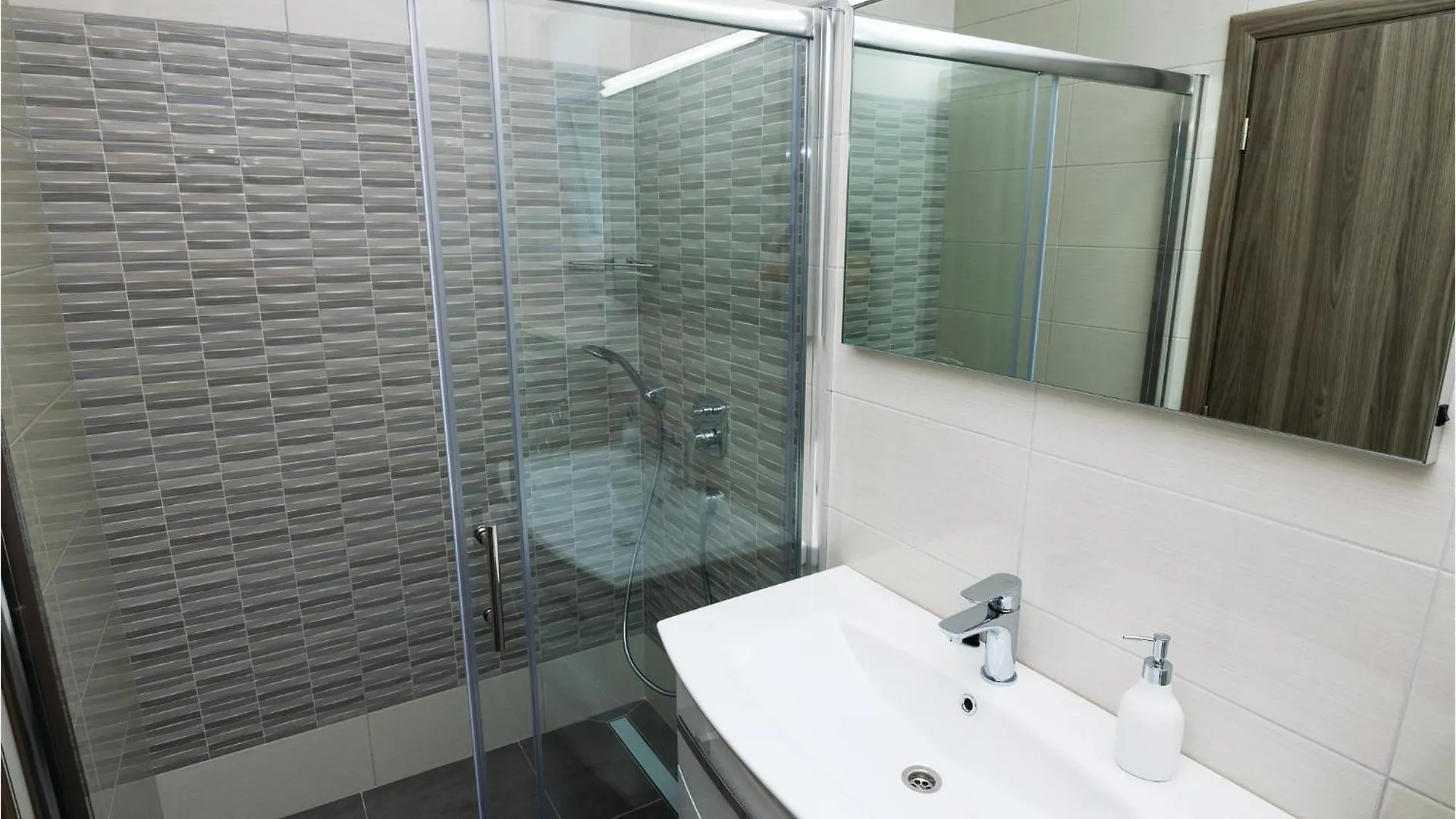 Stunning Home In Sukosan With Jacuzzi 0*,