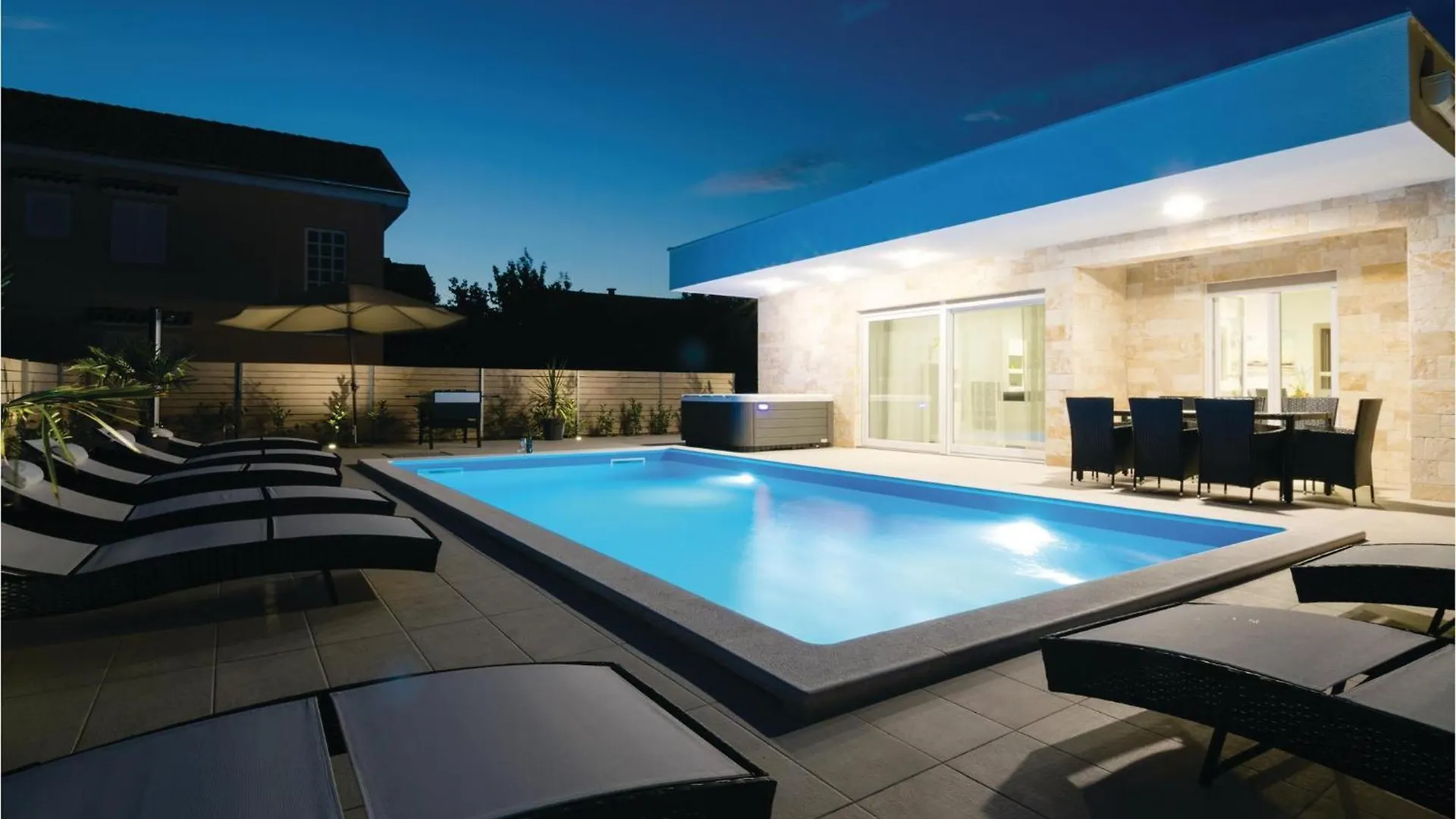 Stunning Home In Sukosan With Jacuzzi Holiday home